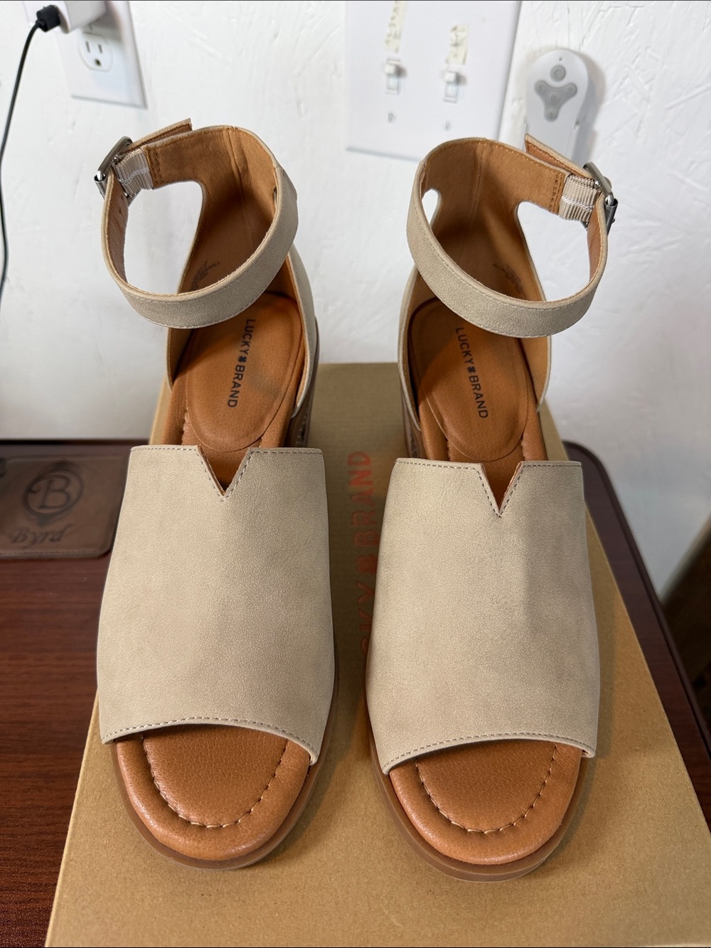Lucky Brand Women's Tan Beige Ankle-Strap Sandals